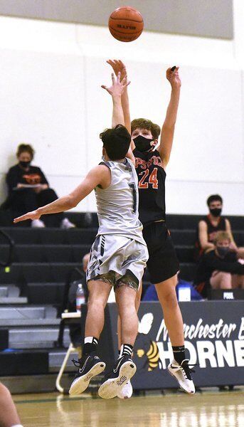 Ipswich tops Manchester Essex, advances to Baker title game